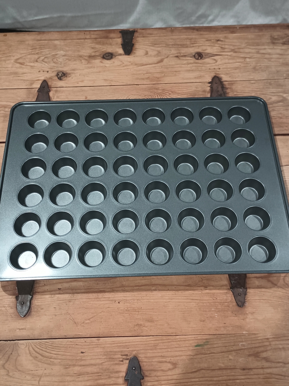 48-Cup Mini Muffin Pan in Black Like New Bake Sale Holidays Room Mom